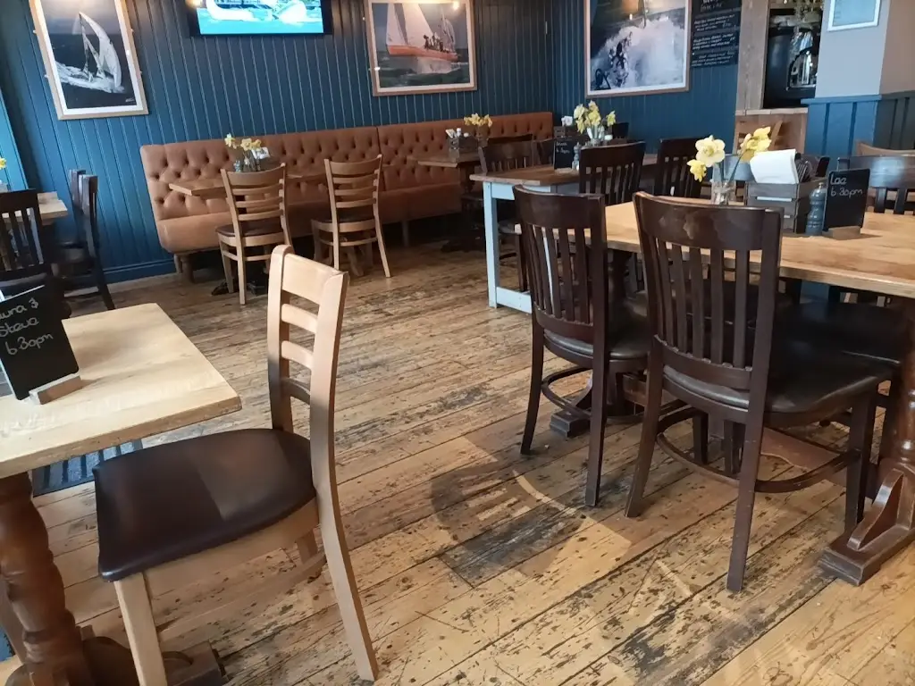 Sam A_Pier View_Cowes_review