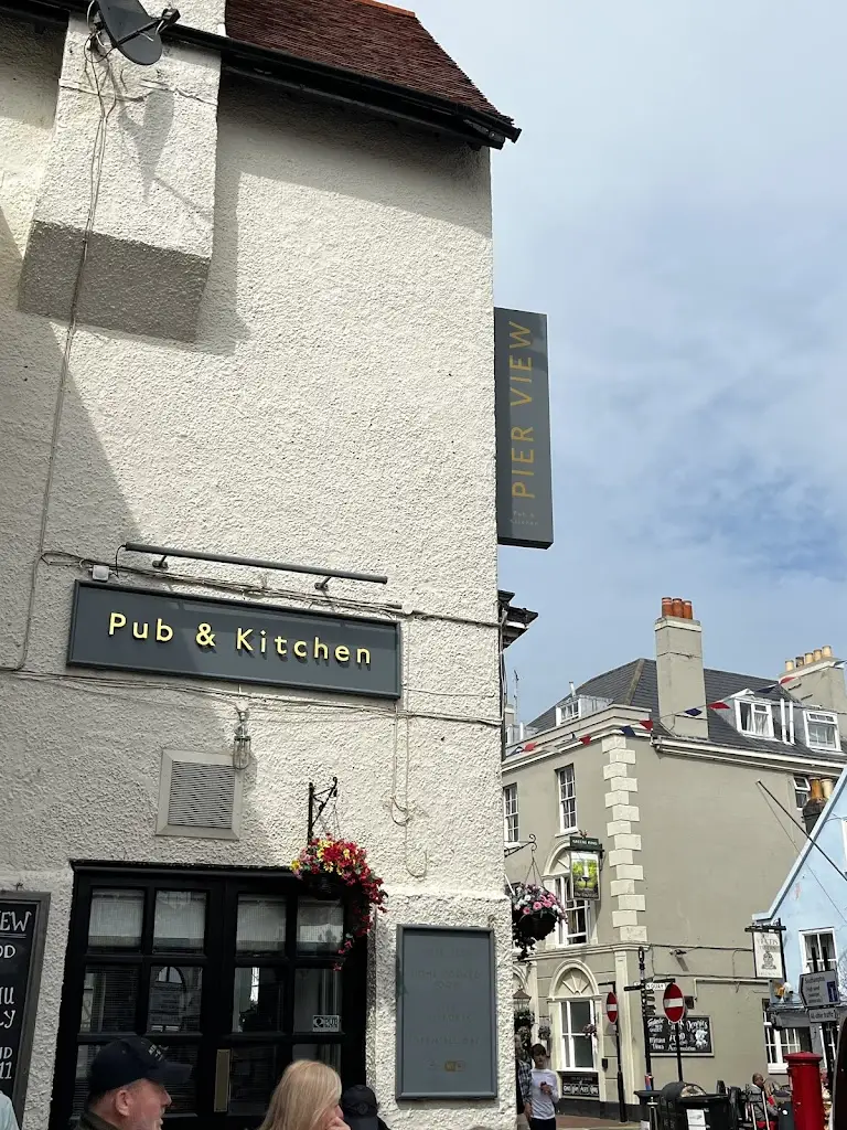 Martyn Buckley_Pier View_Cowes_review