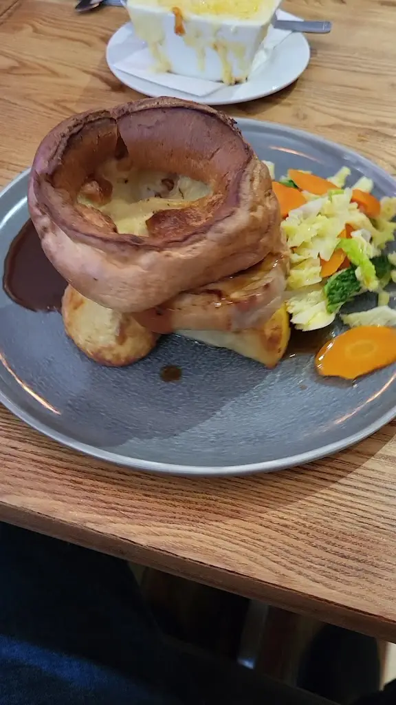 Pier View_Cowes_slider_image_2