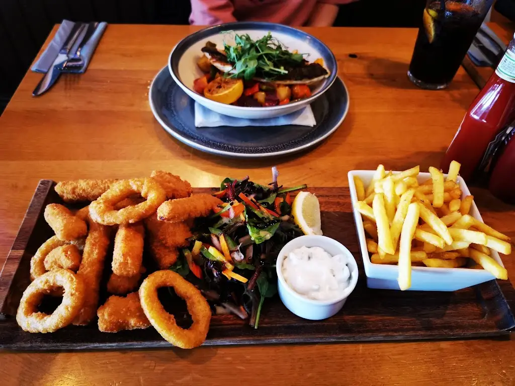 Pier View_Cowes_slider_image_3