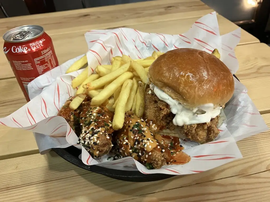 Adil Hussain_New Haw Burger&Chicken_Addlestone_review