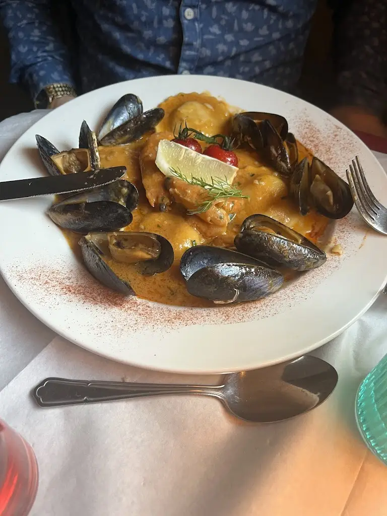 Su Chang_Amici_Ashford_review