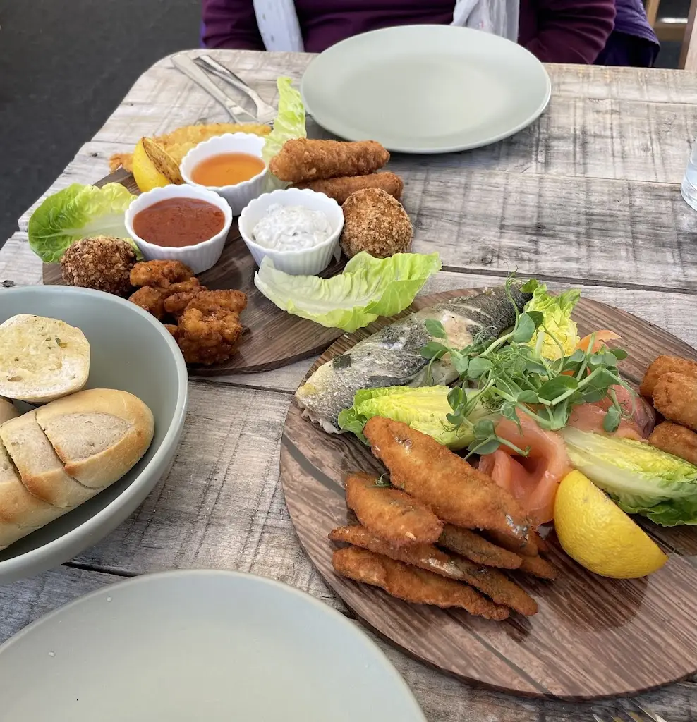 David Millar_Pontoon View Bar_Cowes_review