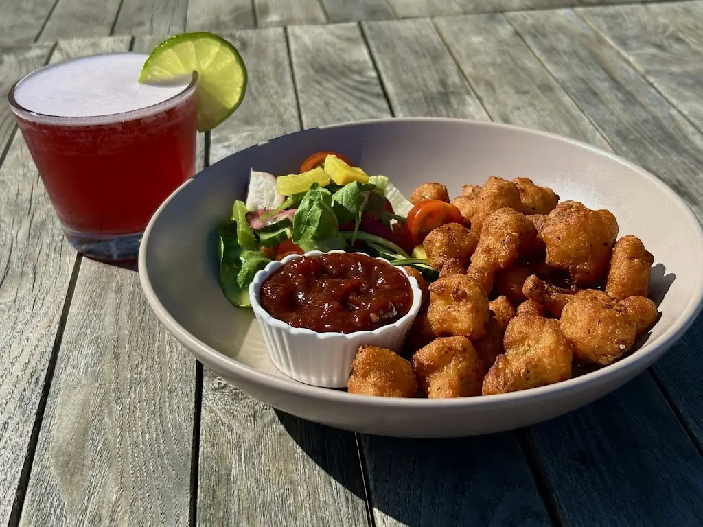 Pontoon View Bar_Cowes_slider_image_2