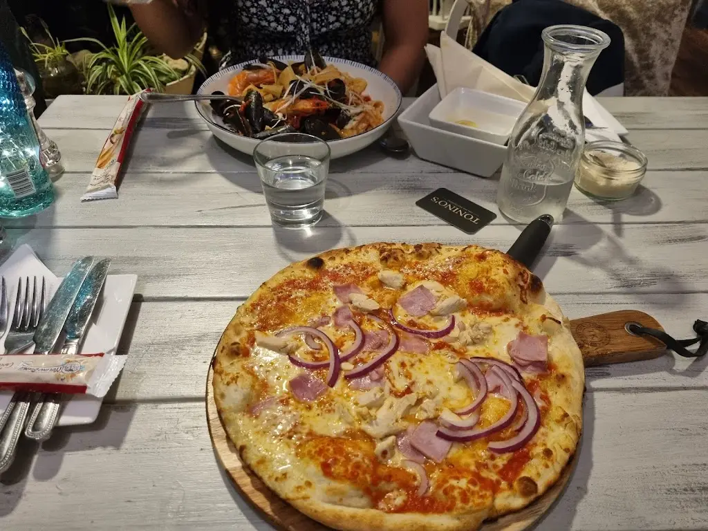 Tonino's Italian Restaurant_Cowes_slider_image_3