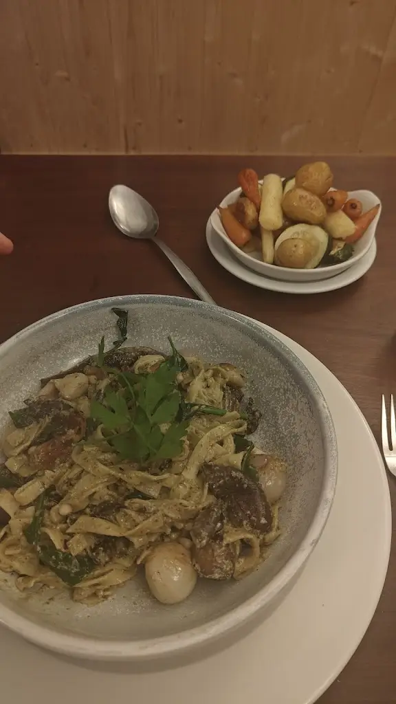 Edgar Povey_The Red Duster_Cowes_review