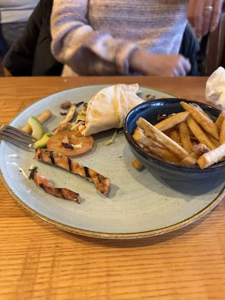 Stuart Mann_Ember Woodpecker_Cowplain_review