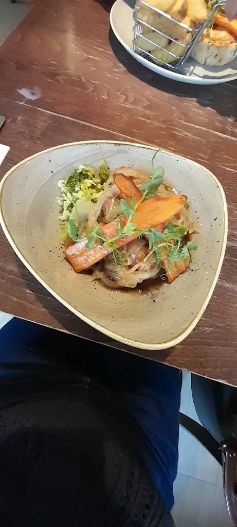 Bee Bee _The Bird in Hand_Cowplain_review