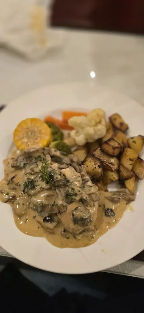 Gurnaam “Animal” Singh_Amici Restaurant_Cowbit_review