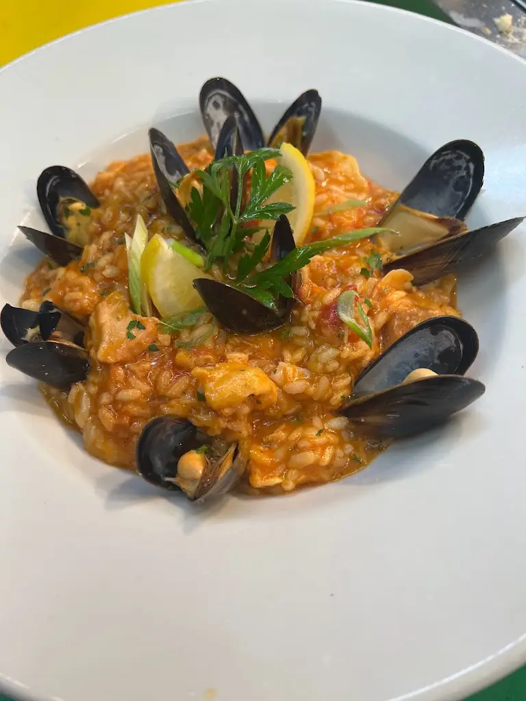 Amici Restaurant_Cowbit_slider_image_3