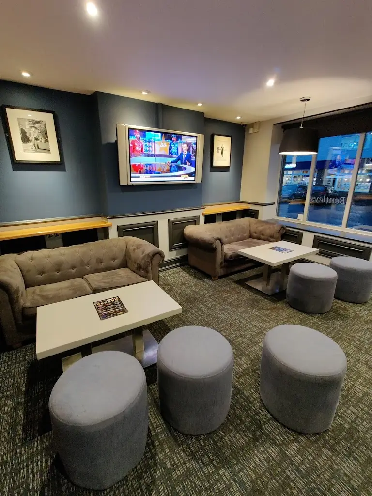 Bentleys Bar & Grill_Cowbit_slider_image_3