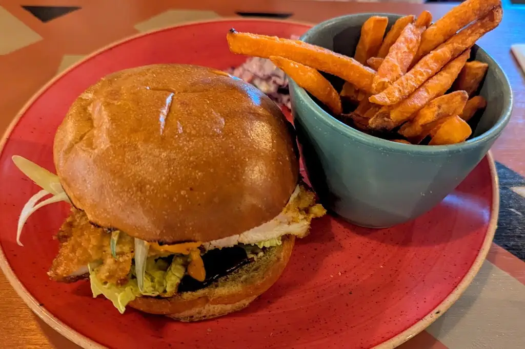 Tom Daff_Petalo Lounge_Cowbit_review