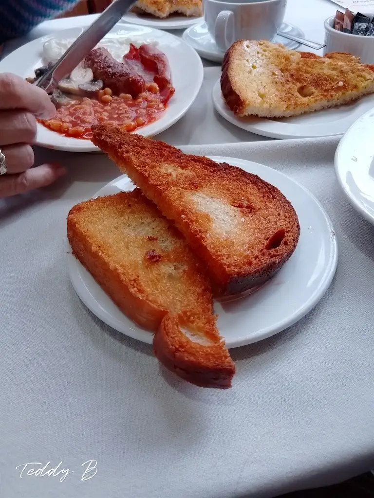 Nicholas Smith_Browne's On Bond Street_Cromer_review