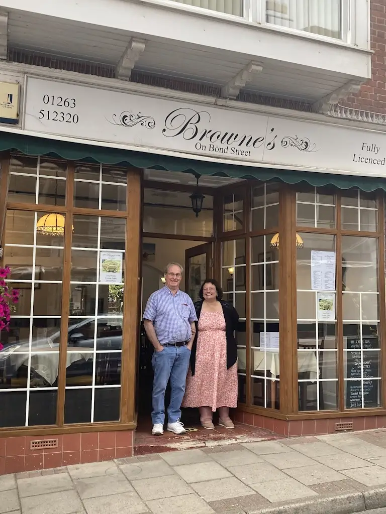 Joanne Frisby_Browne's On Bond Street_Cromer_review