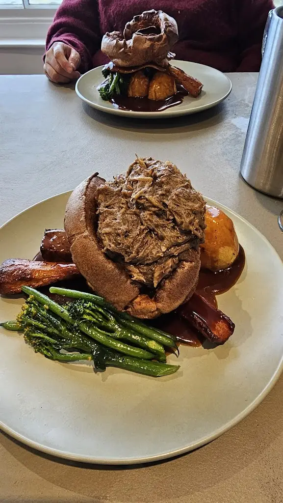 Barry T_Aurora Bar and Restaurant Limited_Cromer_reseña