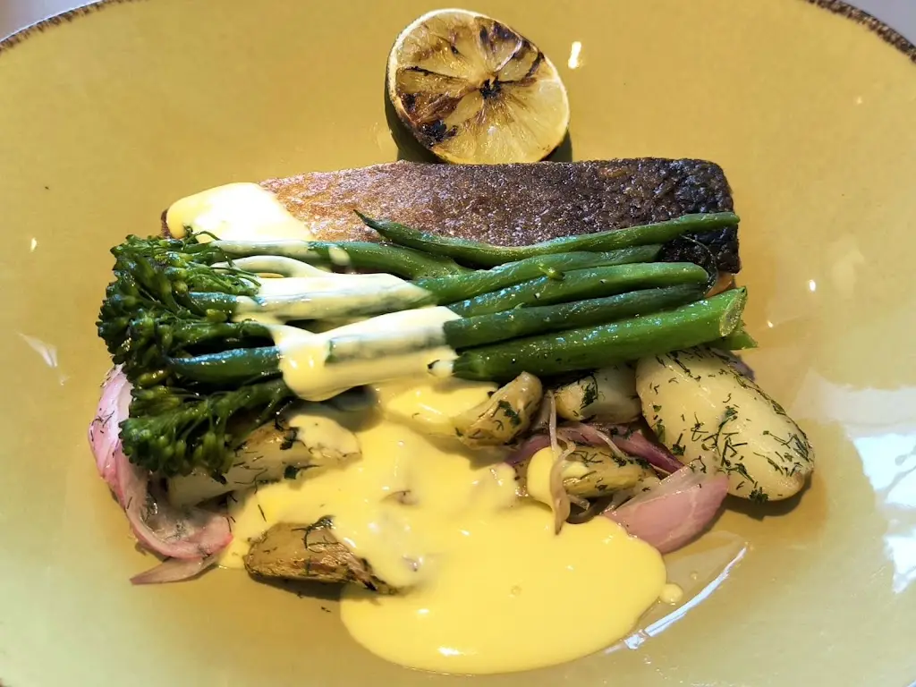 Eddie Rogers_Aurora Bar and Restaurant Limited_Cromer_reseña