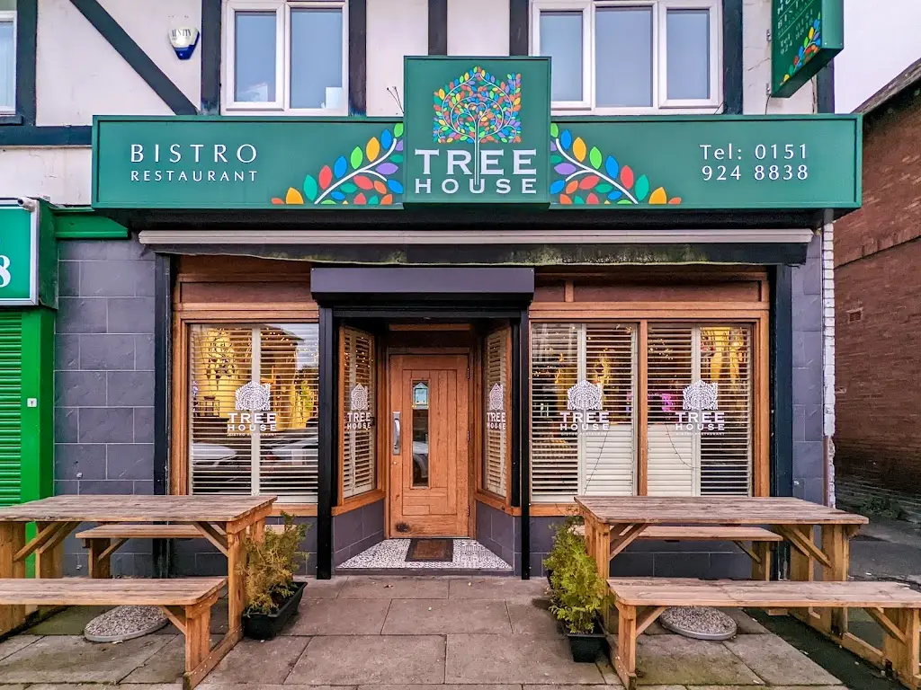Tree House restaurant in Crosby