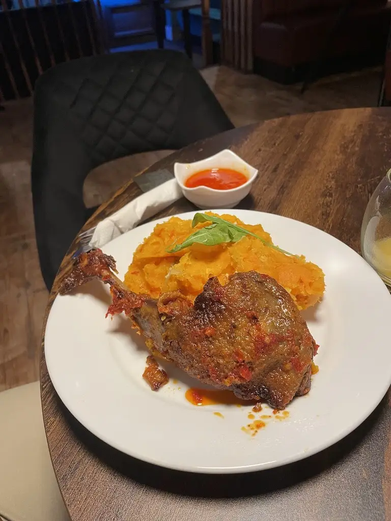 Oyindamola Akintunde_Oden Lounge_Crewe_review