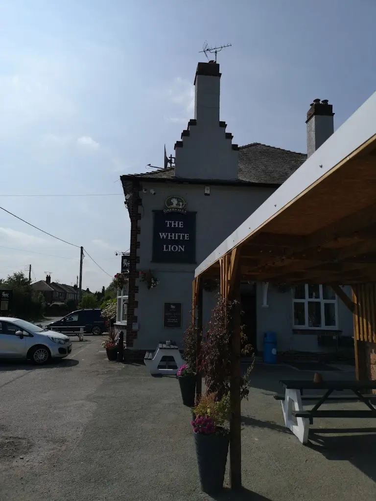 Howard Cragg_The White Lion_Crewe_review