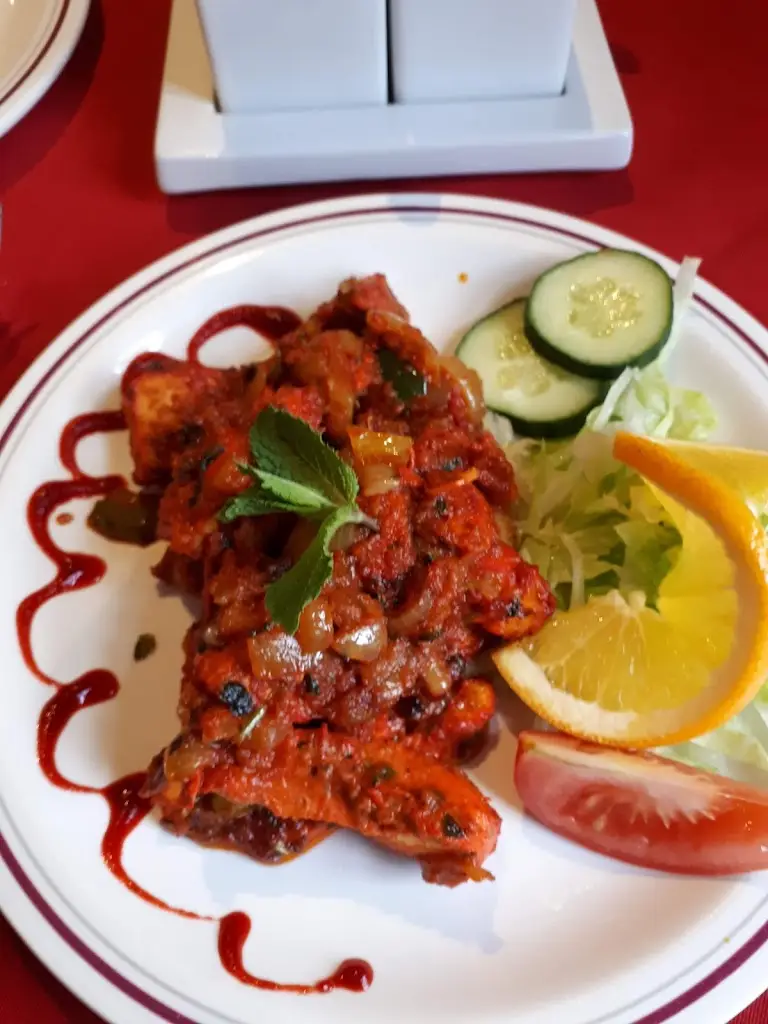 Sue L_Gurkha Curry Two_Cropwell Bishop_review