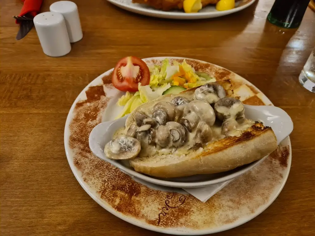 Gwen Backhouse_Queens Head_Cringleford_review