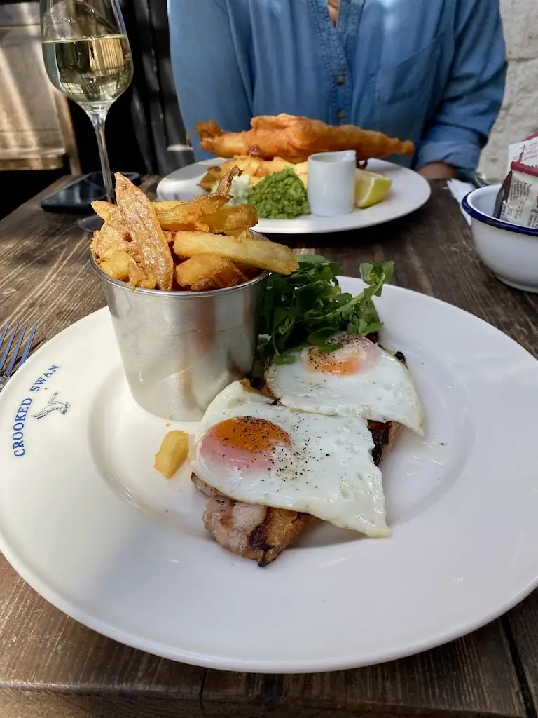 Elaine McNeill_The Crooked Swan_Crewkerne_review