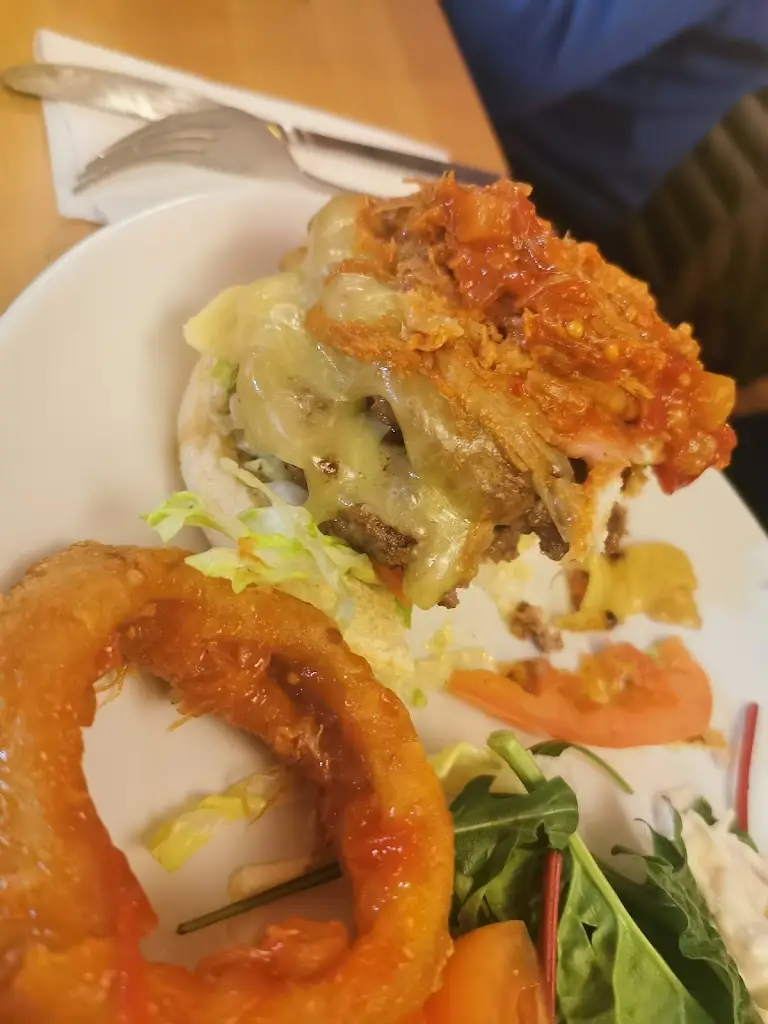 Бояна Камбурова_Bilby’s_Crewkerne_review