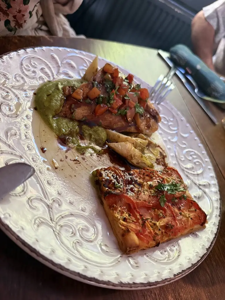 The Travel Agent’s Handbag_Bushel & Strike_Ashwell_review