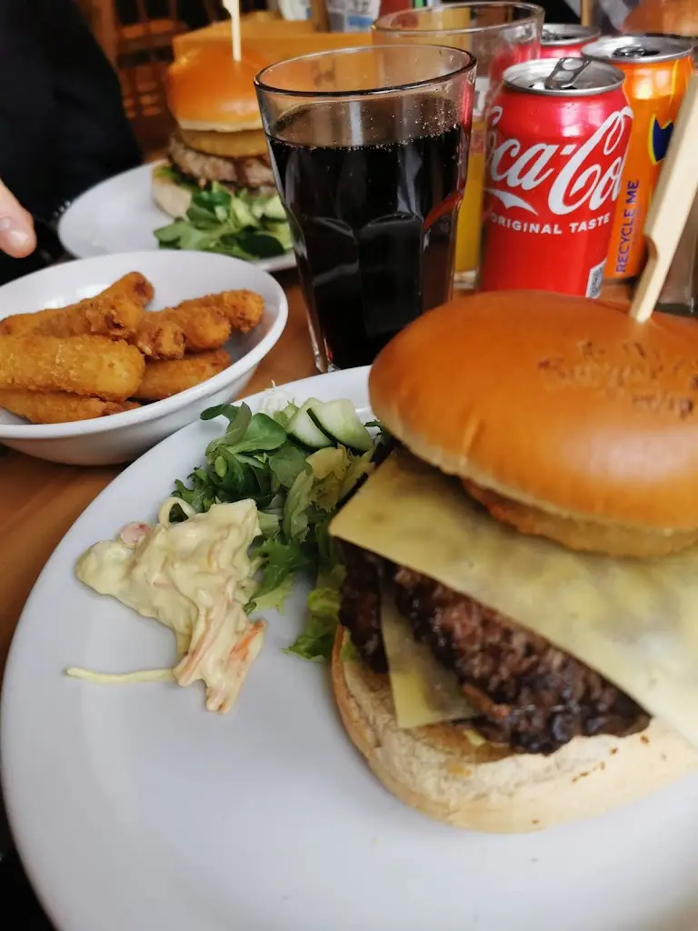 Laszlo Bartok_Sheila's Café_Crewkerne_review