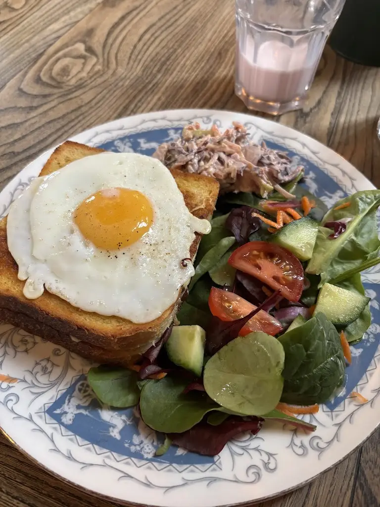 Charlotte White_The Feed Station_Crewkerne_review