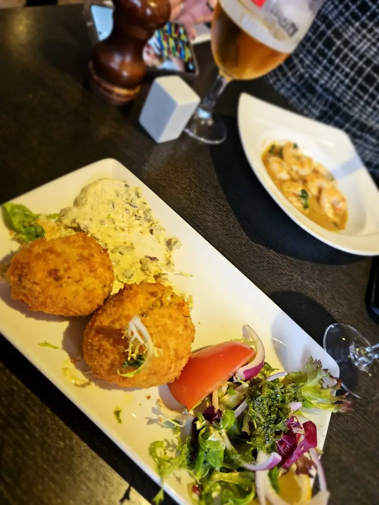 22 The Square_Cross Hills_slider_image_3