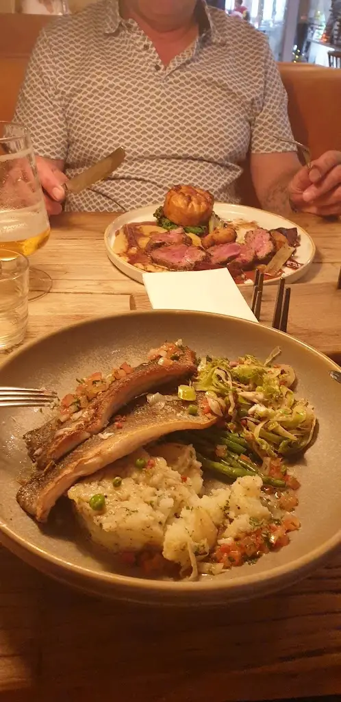 Heather Milnes_The Chequers at Crowle_Crowle_review