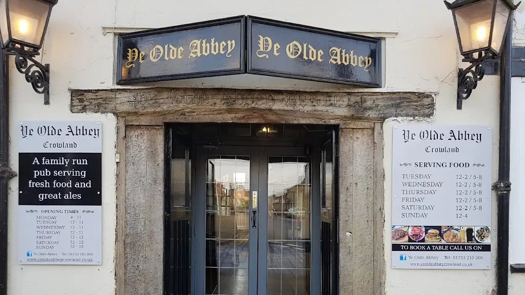 Ye Olde Abbey_Crowland_slider_image_1