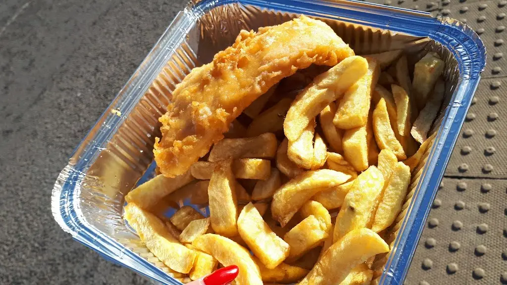 Lisa Squires_Frydays Chip Shop_Crowland_recensione