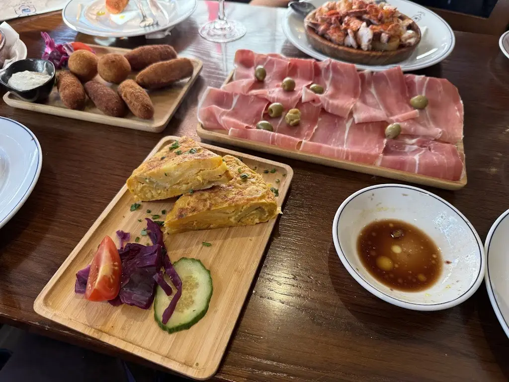 Cara Chan_Galicia_Croydon_review