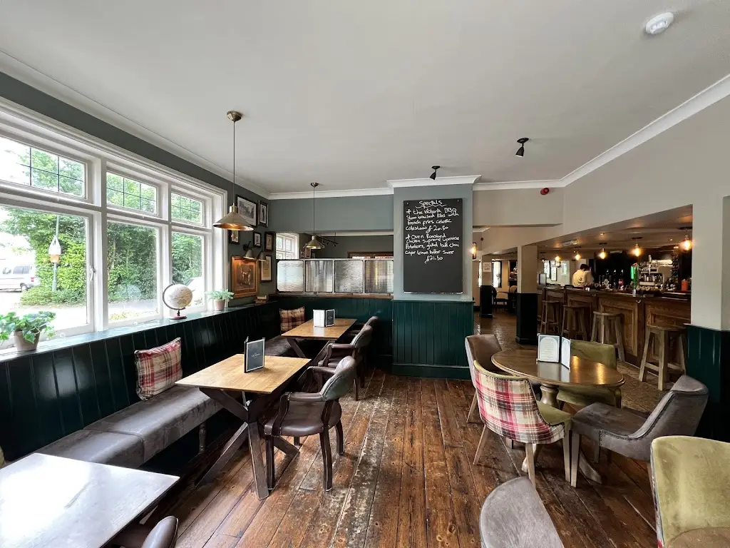 Emil Tam_The Victoria_Addlestone_review