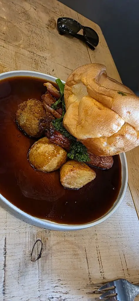 Ryan Rix_Remarkable Hare_Cromford_recensione