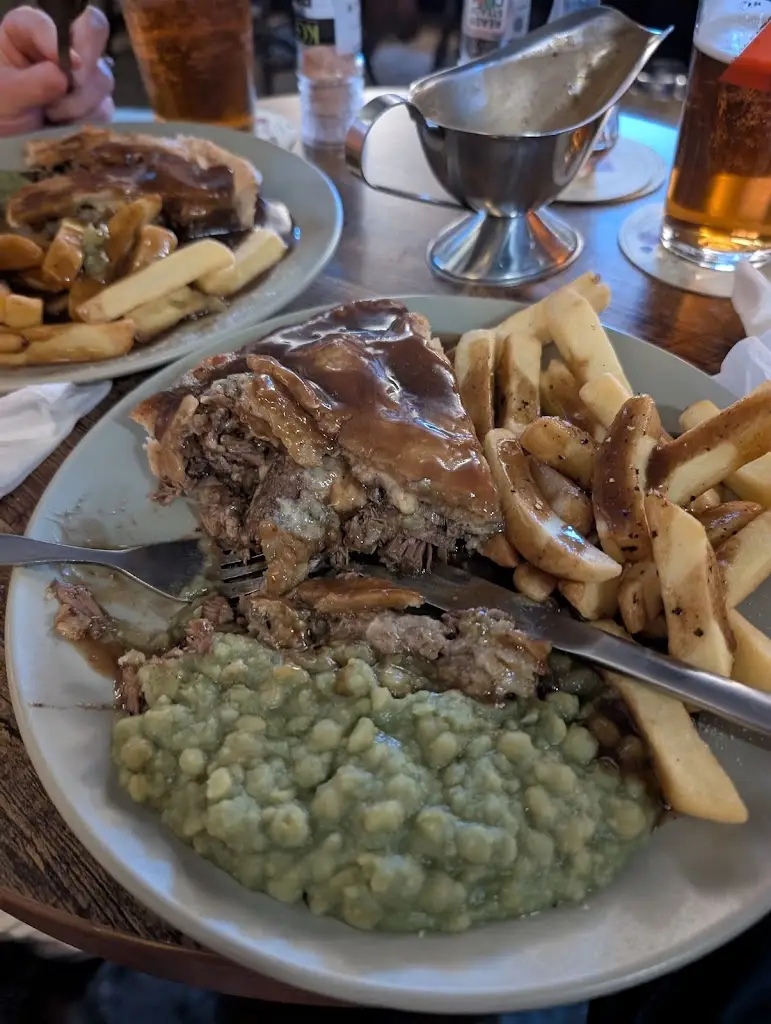 Ian Broadmore_The Sycamore Inn_Cromford_review