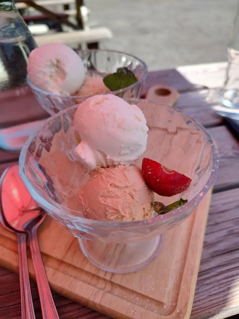 Charlotte Phillips_The Crown, Cuddington_Cuddington_reseña