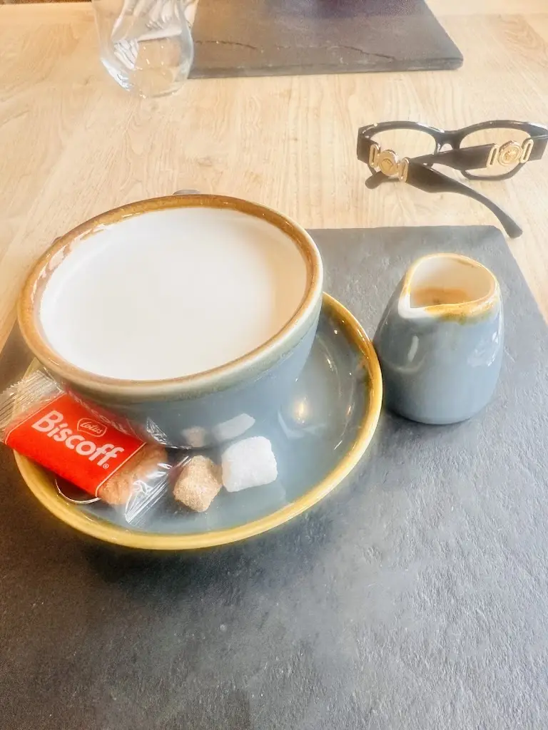 Bern BONCAY_The Cricketers Inn_Culverstone Green_review