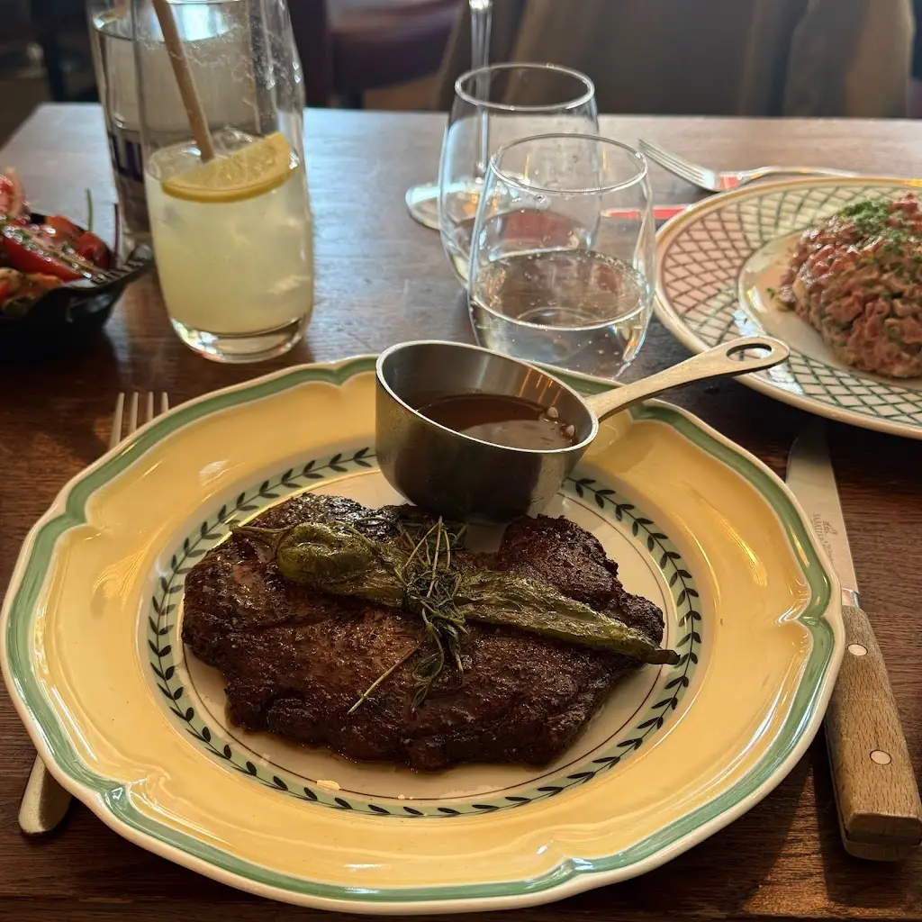 Yiyuan Hu_Les 2 Garçons_Crouch End_review