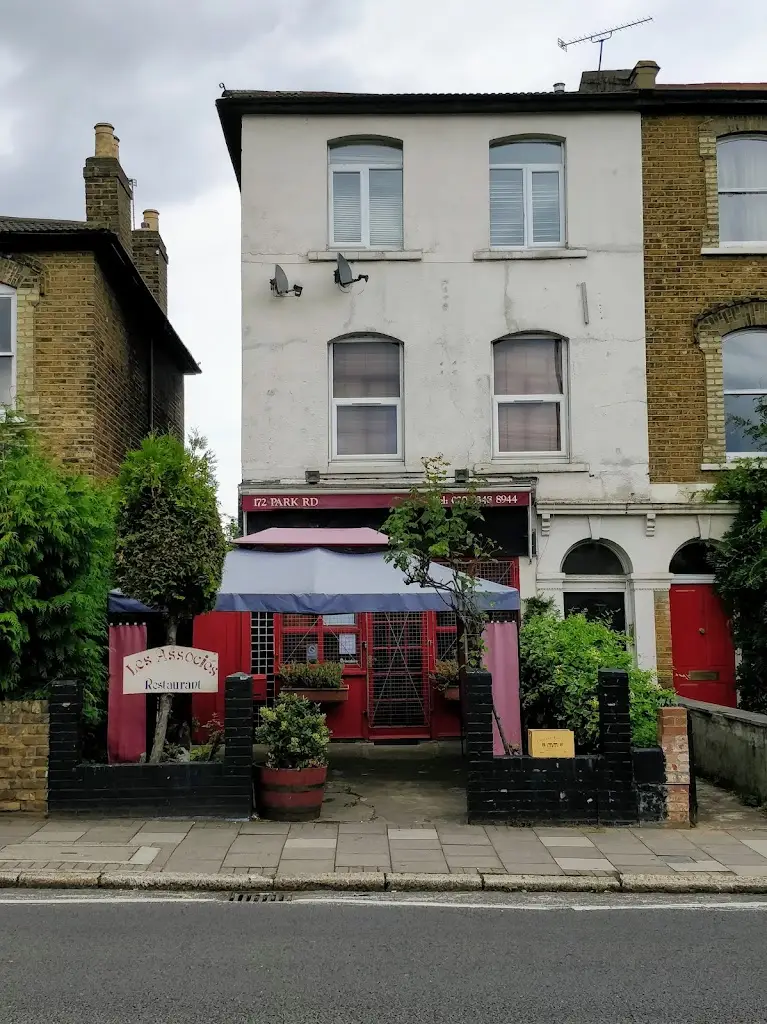 Les Associés_Crouch End_slider_image_3