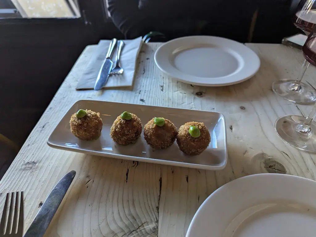 Fuad Tabba_Bar Esteban_Crouch End_review