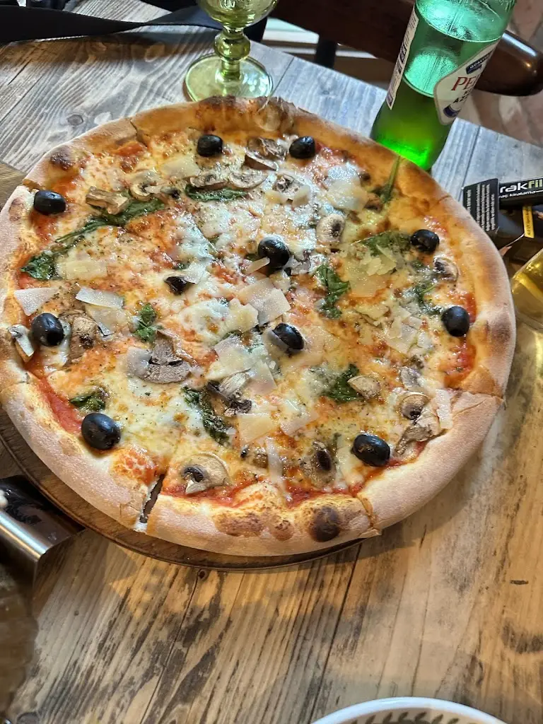 ipek mert_Nonnos Pizza _Crouch End_review