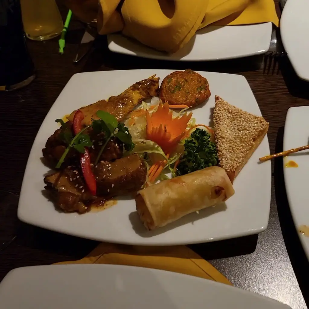 Thai Paragon restaurant & bar_Culcheth_slider_image_2