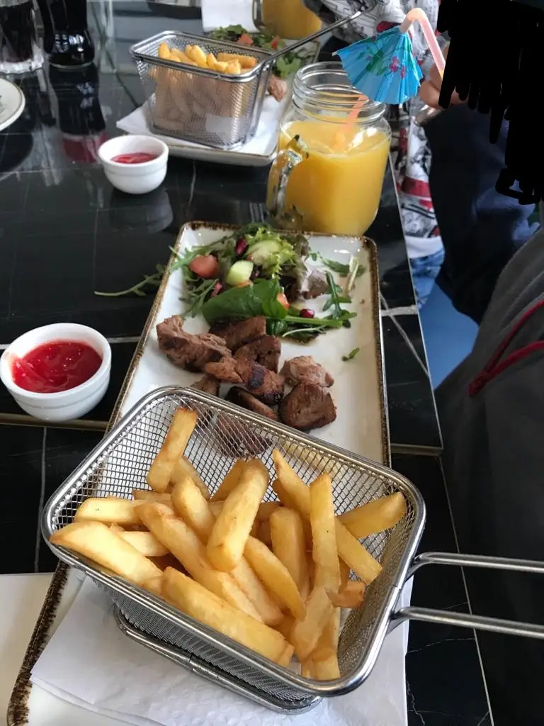 Ummugulsum Alyuz_Loca Cafe Bistro and Lounge_Cuffley_review
