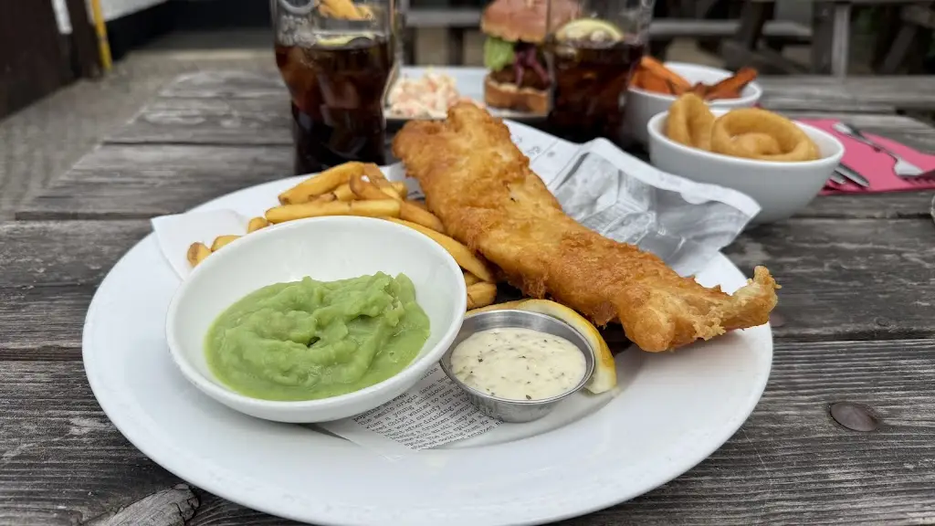 Damian Cannon_Plough_Cuffley_review