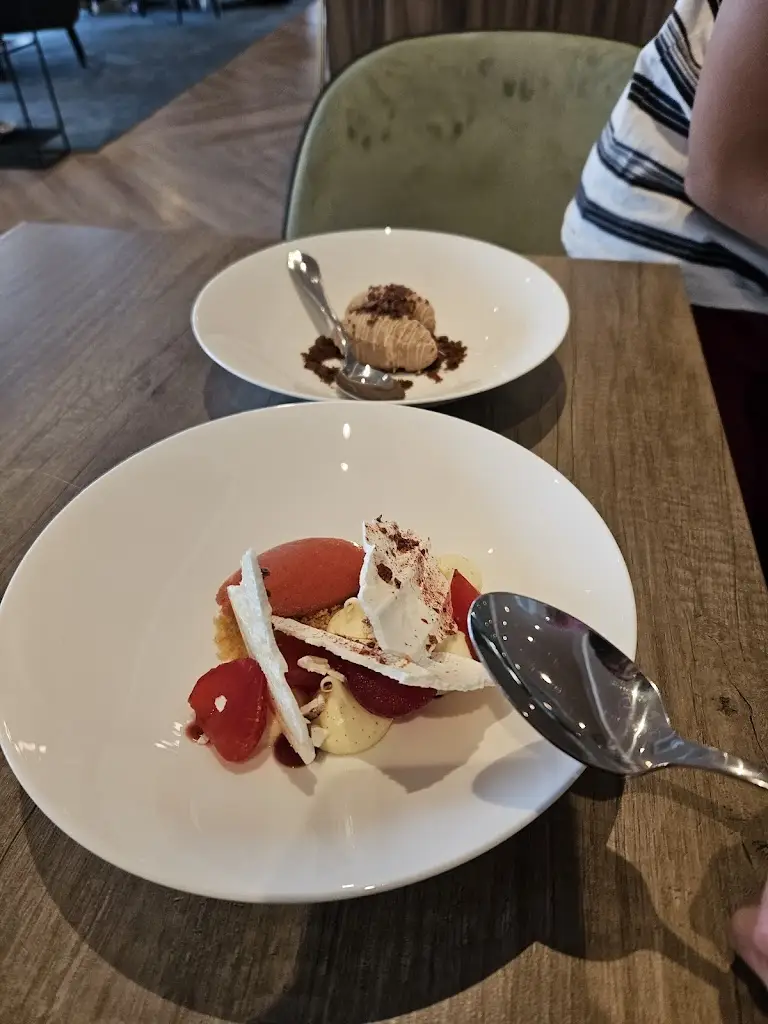 I R_The Terrace at Sópers_Cuffley_review