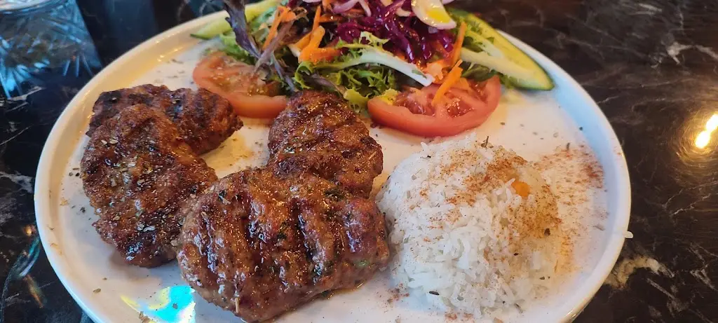 VJ Von Art_Hatcher Bistro_Cuffley_review