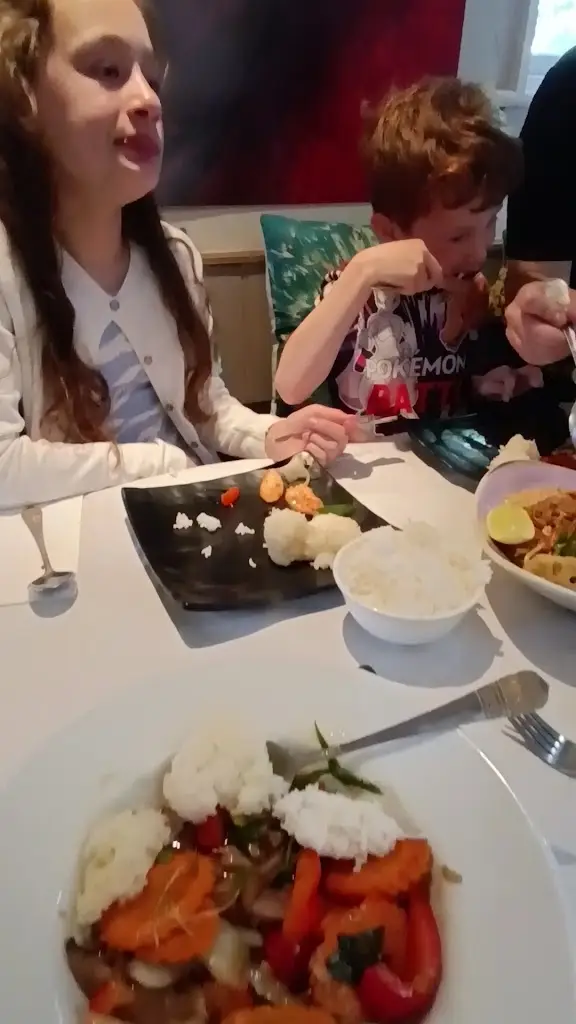 Rayan Meze Grill Lounge_Cuffley_slider_image_2